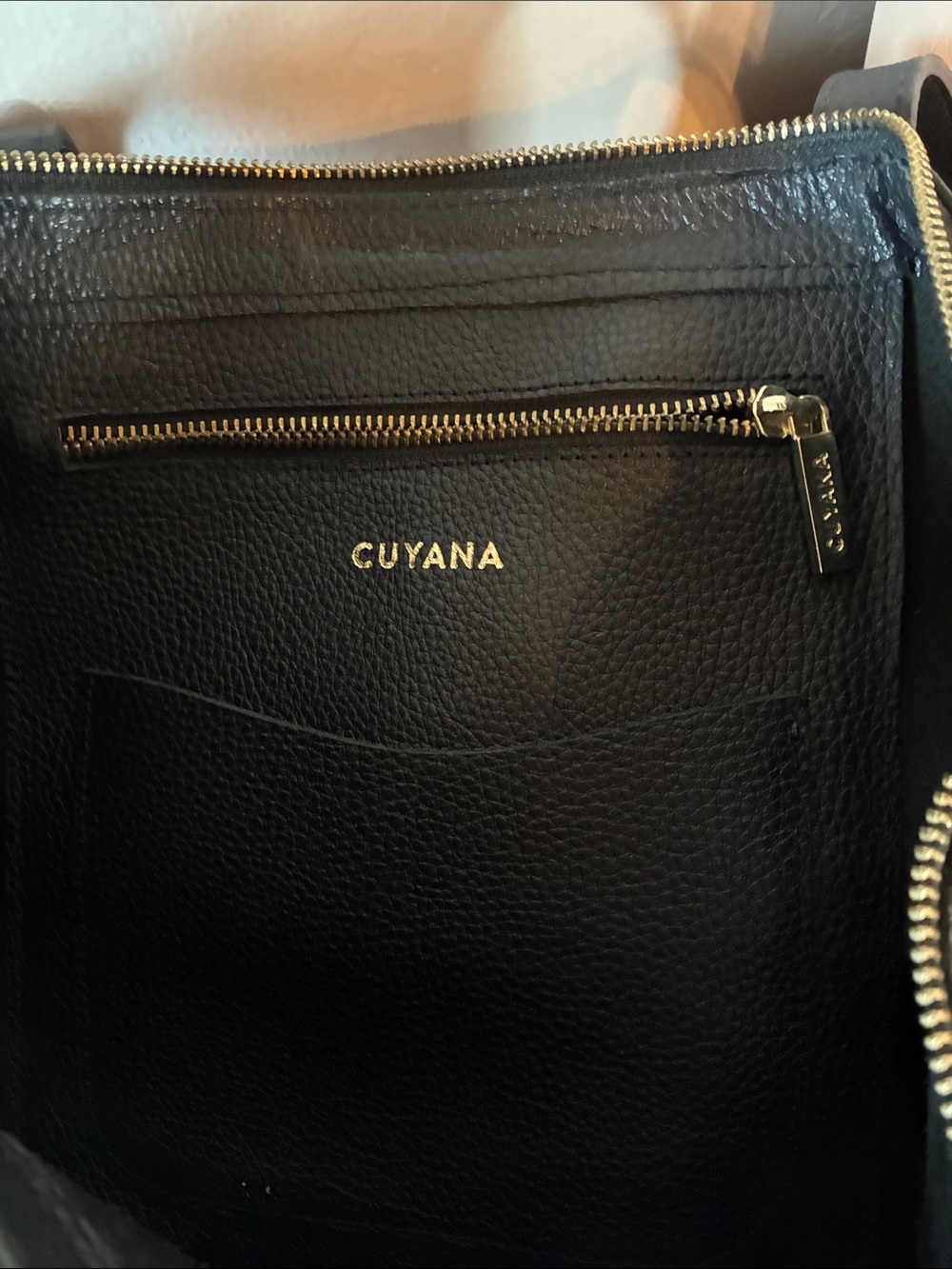 Cuyana Classic Black Leather Tote Bag - Women - Picture 6 of 7